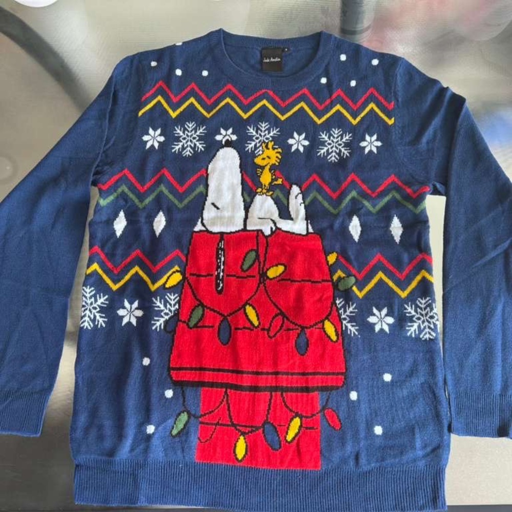 New Snoopy Christmas Sweater Adult size Small